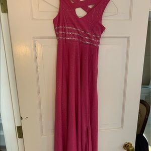 Girls pink size 7 gown. Side zip, front slit.